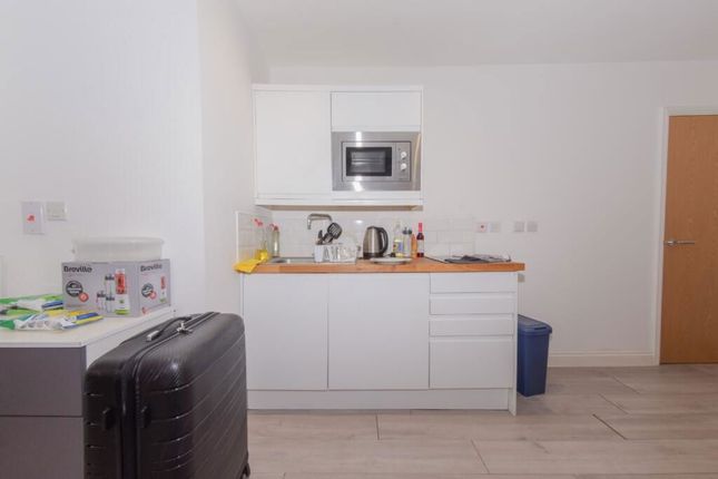 Apartment 6 - 4, James Street, Bradford photo 4