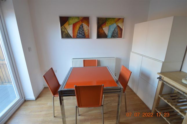 19, Paprika Close, Manchester photo 4