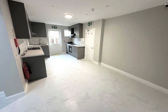 Room 4, 24, Hall Road, Greater London photo 5