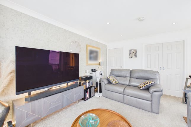 24 Mitchell Way, Glasgow photo 4