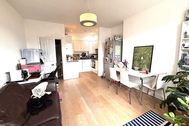 Flat 4, 19 Grange Park, London photo 3