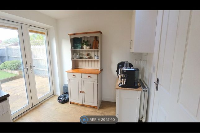 Hever Close, Northampton photo 4