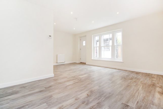 Flat for sale in Knotts Lane, Canterbury