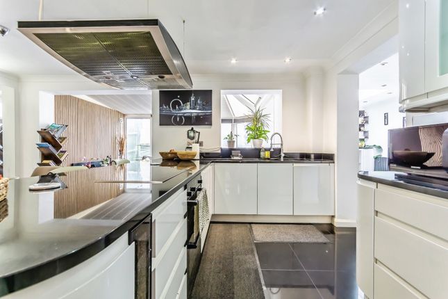 11, Sandpiper Road, Surrey photo 3
