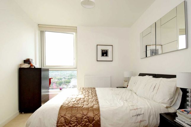 105 Argento Tower, Mapleton Road, London photo 4