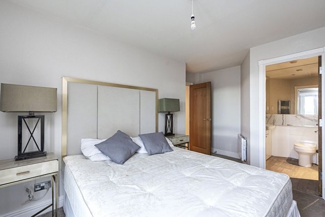 Flat 34, 388, Tollard House, London photo 2