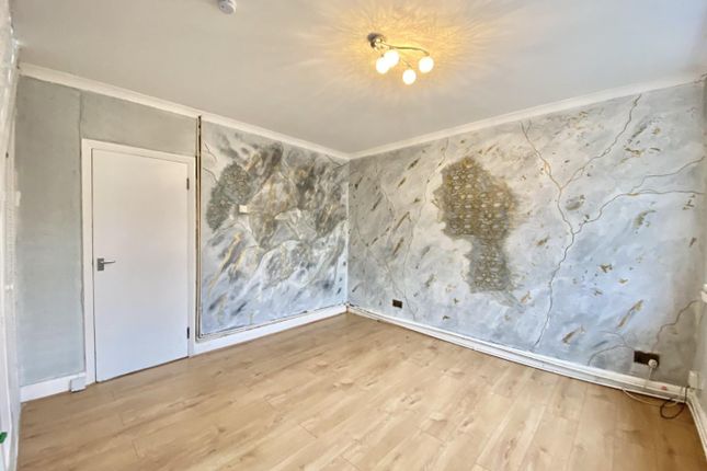 16, Winchester Road, Hayes photo 3