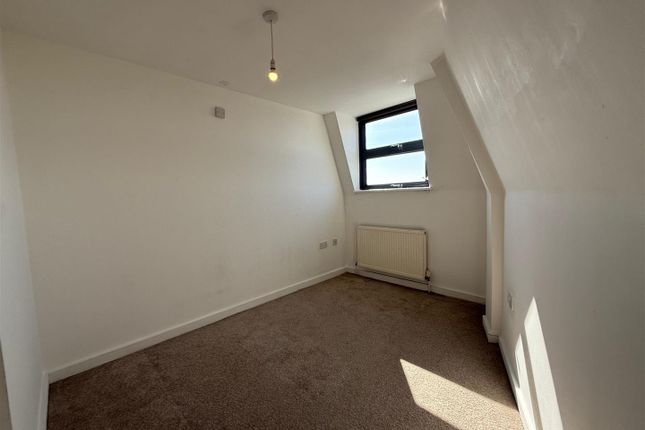Flat 8, 14, Victoria Road, Romford photo 3