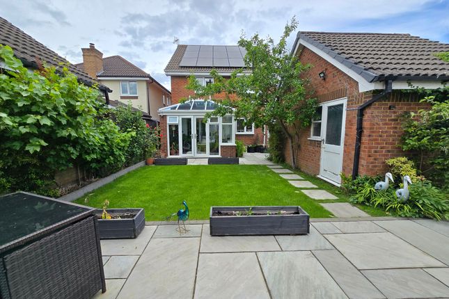 2 Ayshford Close, Altrincham photo 4