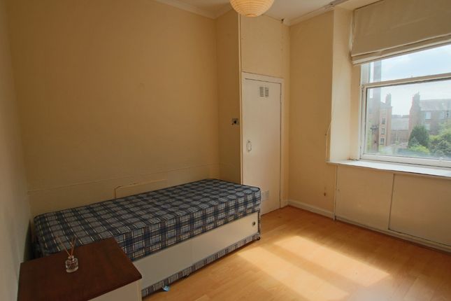 Flat to rent in Sibbald Street, East End, Dundee