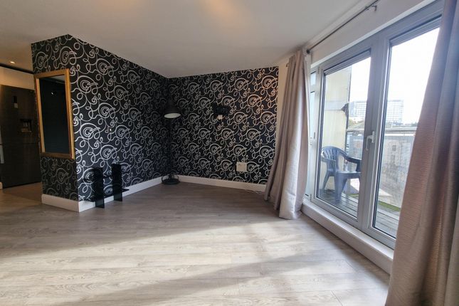 Flat to rent in Royal View, Grand Parade, Brighton