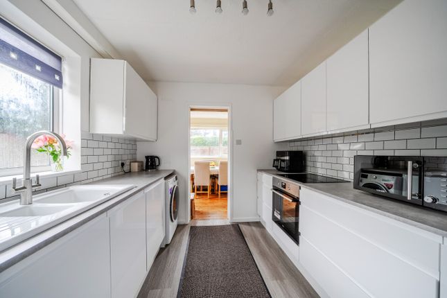 2, Greenacres, Salisbury photo 2