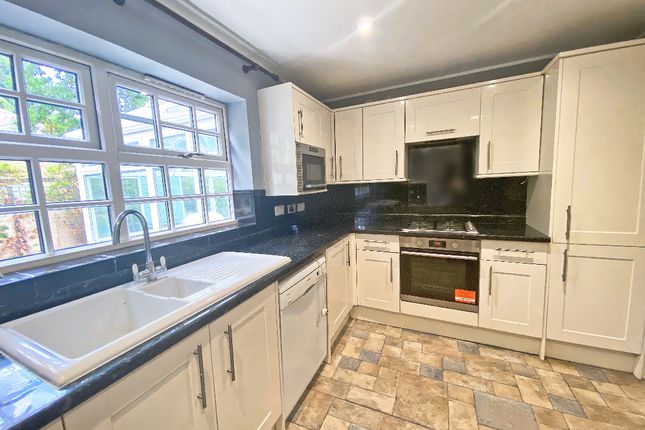 25, Minehurst Road, Camberley photo 2