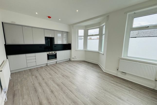 Flat to rent in Morel Street, Barry