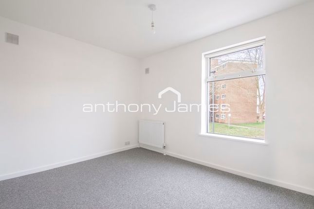 Terraced house to rent in Sutcliffe Road, London