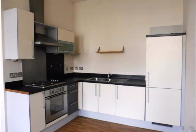 2 bed flat to rent in Textile Street, Dewsbury WF13