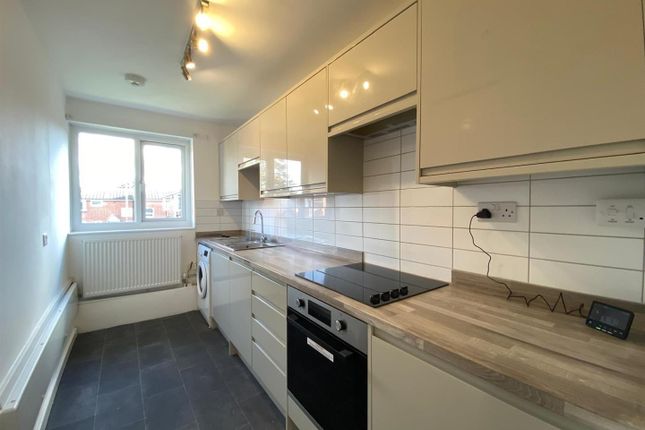 16, Castleford Walk, Chorlton photo 3