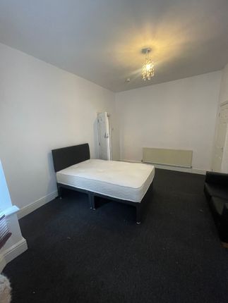 Room to rent in Summerfield Crescent, Birmingham