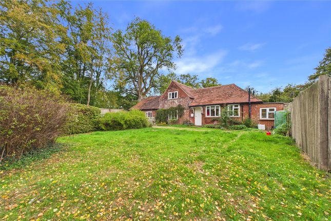 2-bed bungalow on Elderfield Cottage,, Bagmore Lane, Basingstoke, £1,750/mo