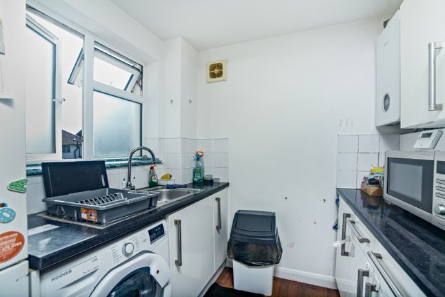 Flat D 111, Park Avenue, Mitcham photo 2