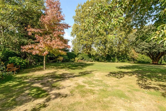 Flat 30,, Burghley House, Wimbledon photo 3