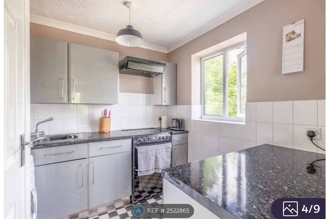 Bridgewater Court, Common Road, Slough photo 4