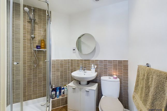 Flat for sale in Whitley Rise, Reading, Berkshire