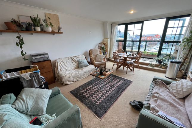 Flat to rent in Victoria Road, Exmouth