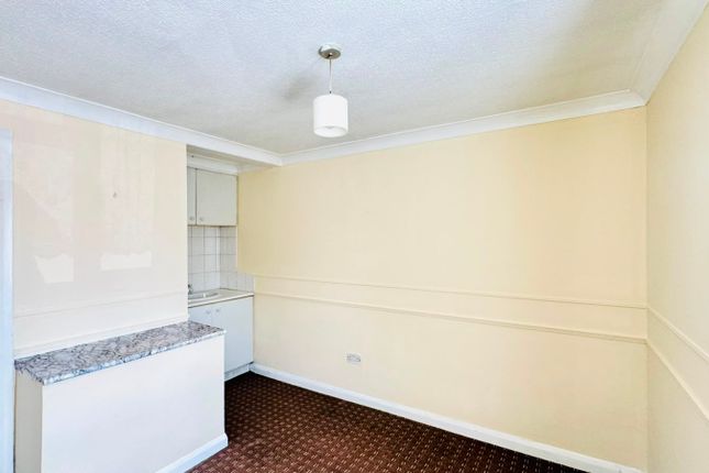 3, Rushdon Close, Grays photo 3