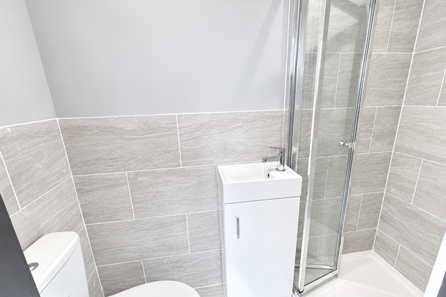 Room 2, POTTERS BAR photo 4