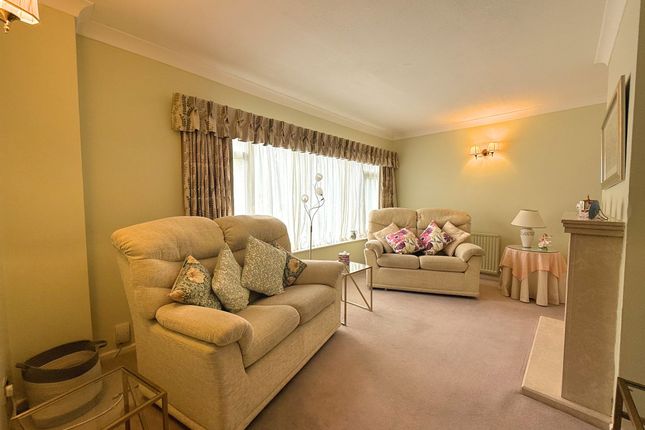1a Woodlands Drive, Sale photo 2