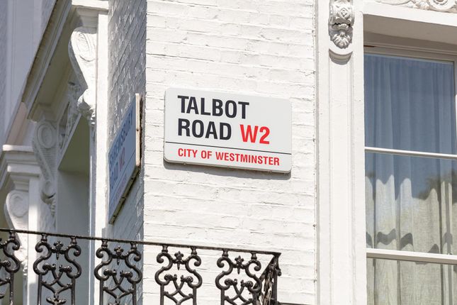 Duplex to rent in Talbot Road, London