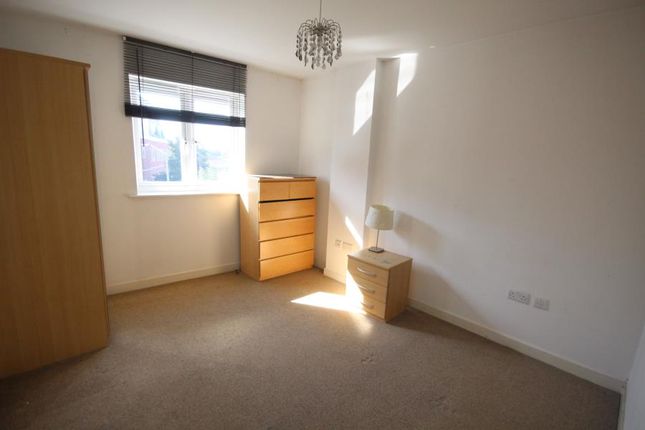 Flat to rent in Aspects Court, Slough