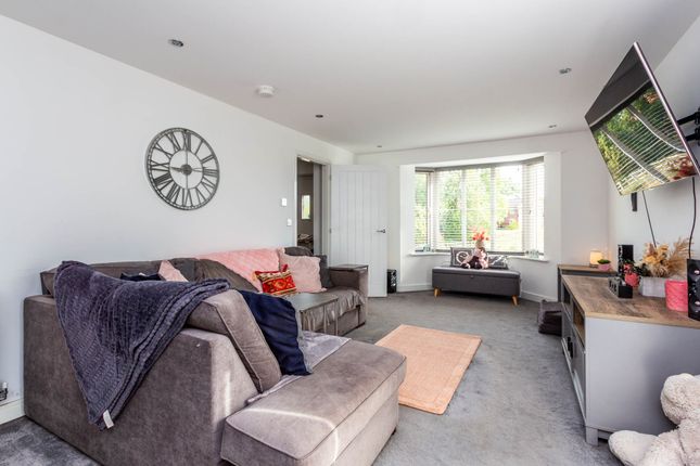 43, Swallow Drive, Raunds photo 4