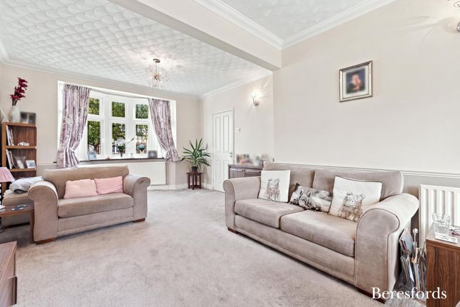 49, Glanville Drive, Hornchurch photo 4