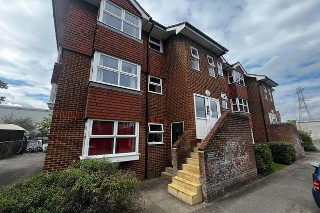 Thumbnail Flat to rent in Josephs Road, Guildford