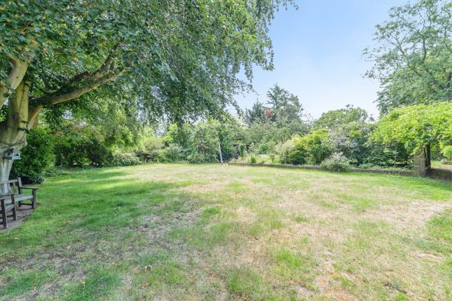 8, Bradleigh Avenue, Essex photo 2