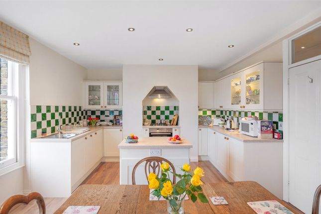2-bed flat on Flat 142,, Kenilworth Court, Putney, £850,000
