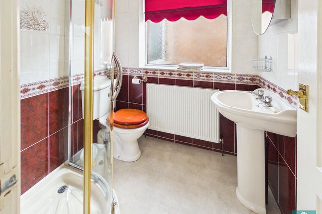 25, Rushcroft Road, Shaw photo 4