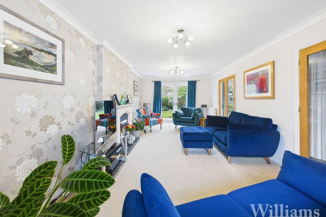 25 Creslow Way, Aylesbury photo 3