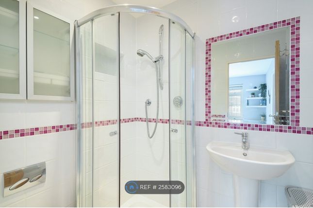 Bedroom 2 Ensuite