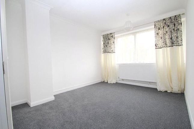 97, Station Lane, Hornchurch photo 4