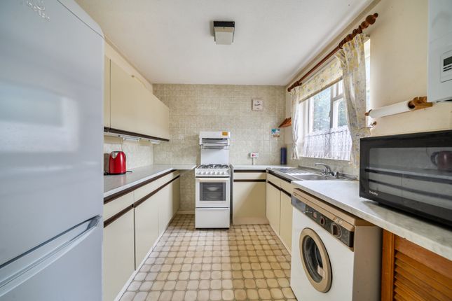 17, Fitzjohn Close, Surrey photo 4