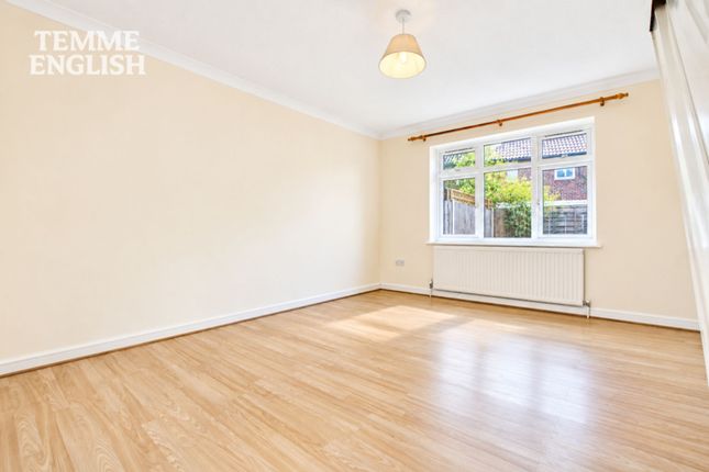 17 Burgundy Gardens, Basildon photo 3