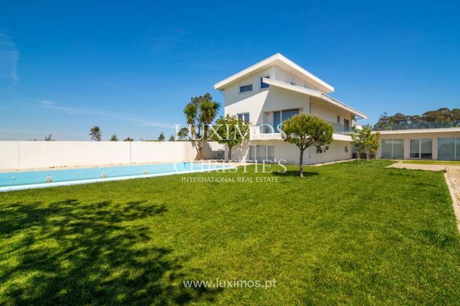 Thumbnail Villa for sale in Av. Da Beira-Mar 3297, 4400 Vila Nova De Gaia, Portugal