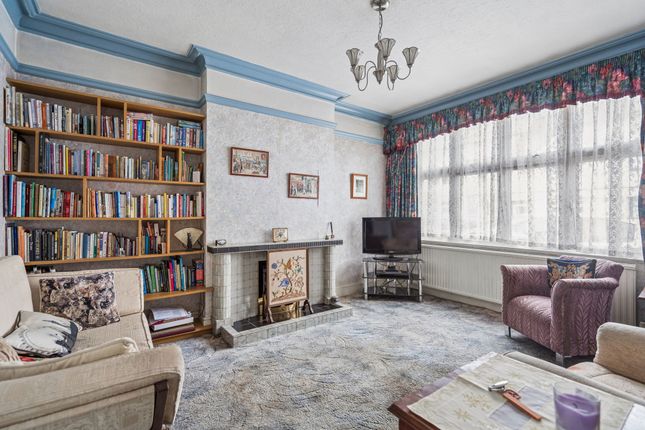 75 Oxhey Avenue, Watford photo 2