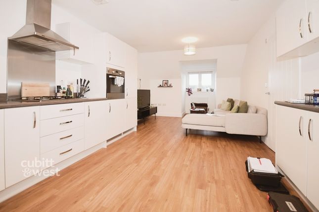 Flat 6, Bader House, Hangar Drive, Chichester photo 3