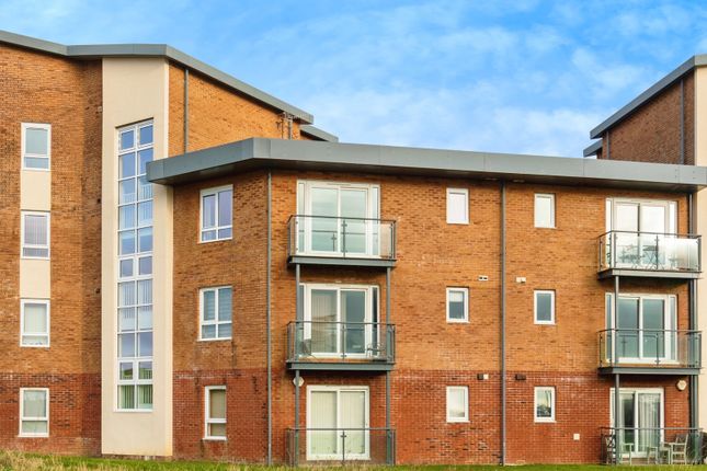 2-bed flat on Flat 12, Cwrt Clara Novello,, Pentre Doc Y Gogledd, Carmarthenshire, £80,000