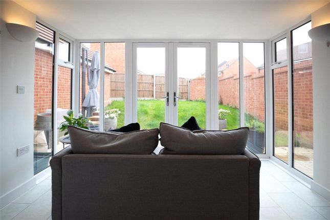 6, Barker Crescent, Hampshire photo 4
