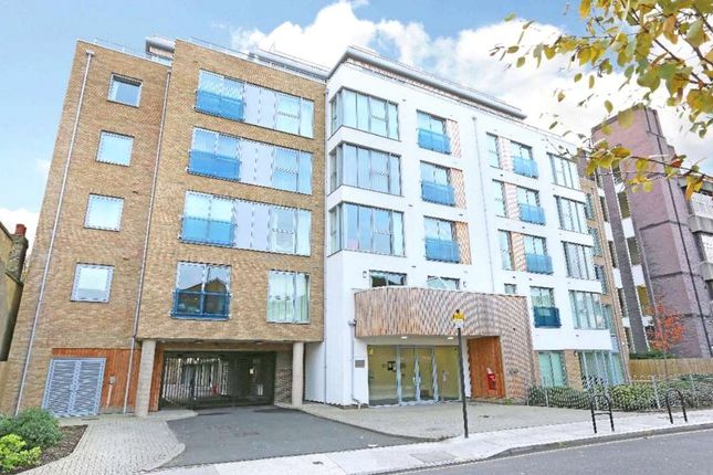 Thumbnail Flat for sale in Glenthorne Road, London